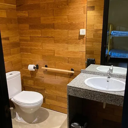 Hostel Residencia Esportiva Els Isards La Molina (Girona)