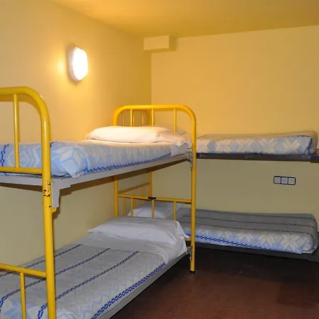Hostel Residencia Esportiva Els Isards La Molina (Girona)